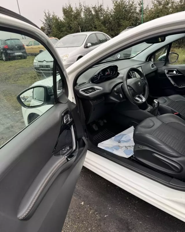 PEUGEOT 208 1.6 VTi Allure