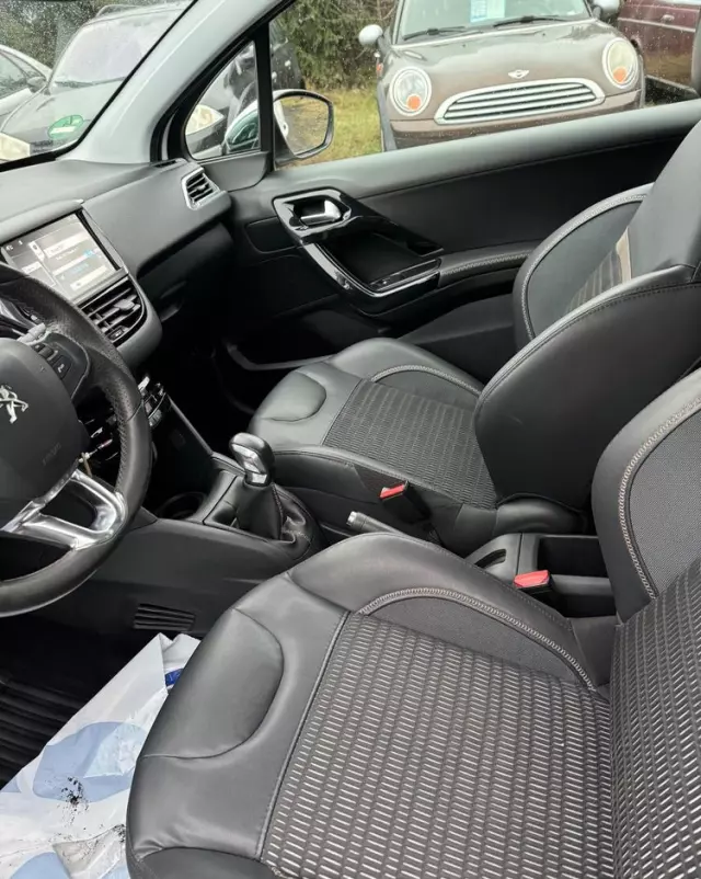 PEUGEOT 208 1.6 VTi Allure