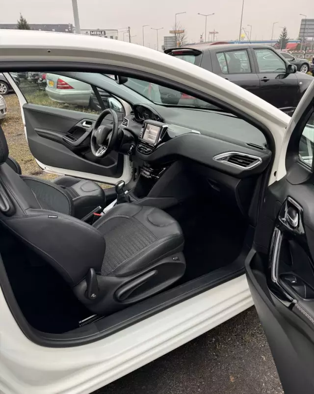 PEUGEOT 208 1.6 VTi Allure