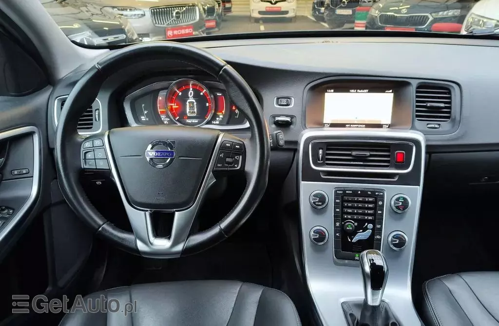 VOLVO V60 