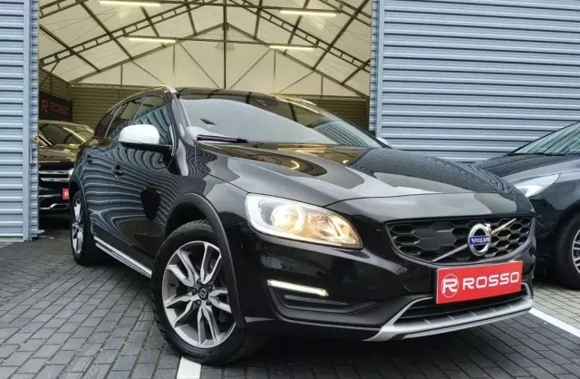 VOLVO V60 