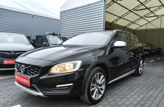 VOLVO V60 