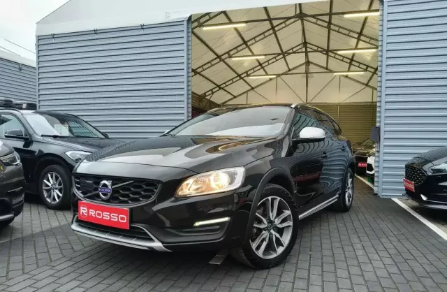 VOLVO V60 