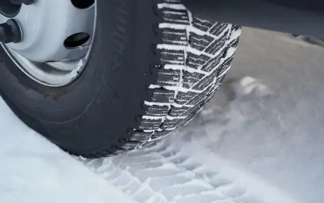 IVECO DAILY 65-170   / CHŁODNIA / AGREGAT XARIOS 300 / WINDA / AUTOMAT / DMC: 6 500 KG 