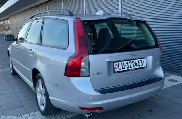 VOLVO V50 