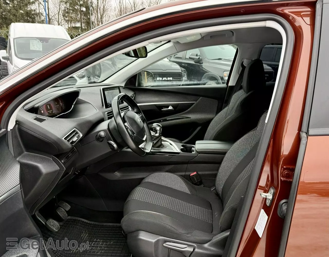 PEUGEOT 3008 1.5 BlueHDi Road Trip S&S