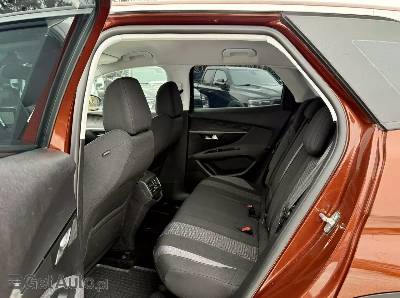 PEUGEOT 3008 1.5 BlueHDi Road Trip S&S