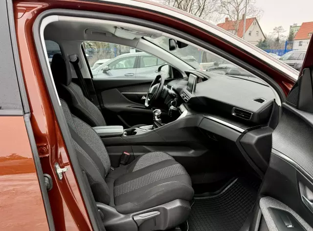 PEUGEOT 3008 1.5 BlueHDi Road Trip S&S