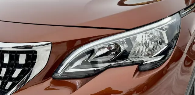 PEUGEOT 3008 1.5 BlueHDi Road Trip S&S