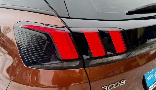 PEUGEOT 3008 1.5 BlueHDi Road Trip S&S