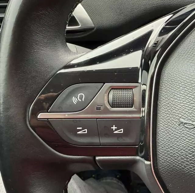 PEUGEOT 3008 1.5 BlueHDi Road Trip S&S