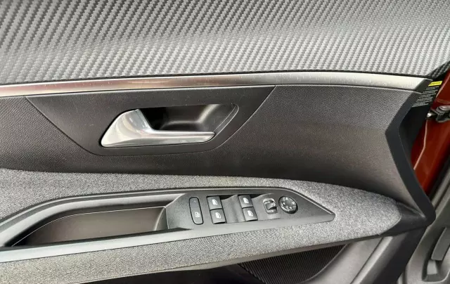 PEUGEOT 3008 1.5 BlueHDi Road Trip S&S