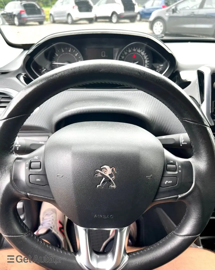 PEUGEOT 2008 1.2 VTi Allure