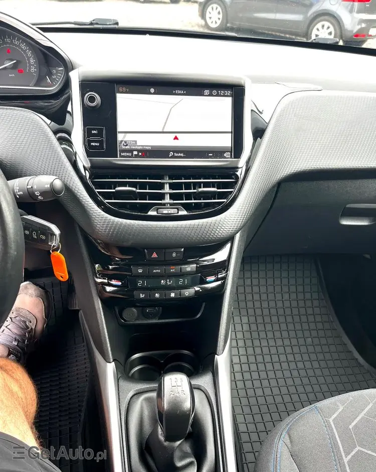 PEUGEOT 2008 1.2 VTi Allure