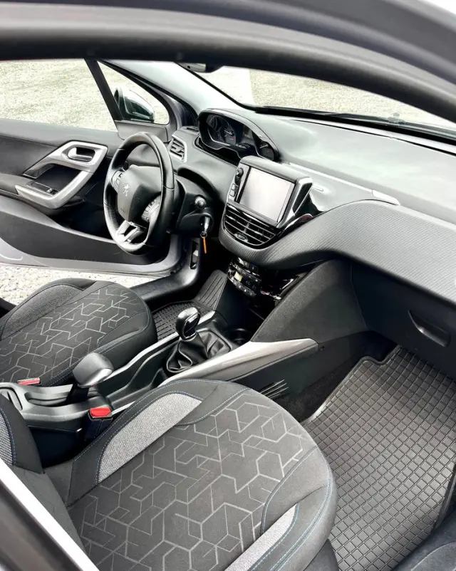 PEUGEOT 2008 1.2 VTi Allure