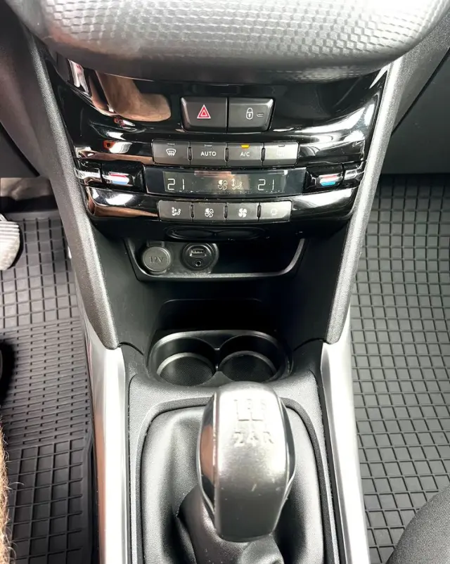 PEUGEOT 2008 1.2 VTi Allure