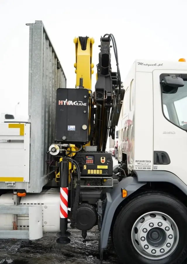 DAF LF 250 / 4X2 / SKRZYNIOWY - 7.30 + HDS HYVA HB 150XE3 / STEROWANIE RADIOWE / ROTATOR / MAX UDŹWIG: 5200 KG / EURO 6 