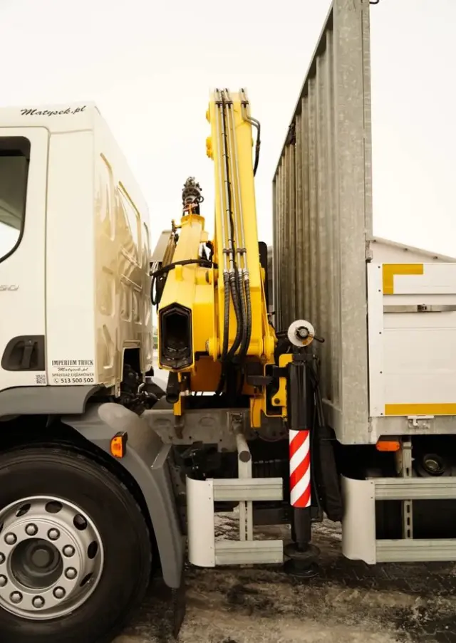 DAF LF 250 / 4X2 / SKRZYNIOWY - 7.30 + HDS HYVA HB 150XE3 / STEROWANIE RADIOWE / ROTATOR / MAX UDŹWIG: 5200 KG / EURO 6 