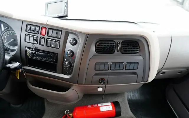 DAF LF 250 / 4X2 / SKRZYNIOWY - 7.30 + HDS HYVA HB 150XE3 / STEROWANIE RADIOWE / ROTATOR / MAX UDŹWIG: 5200 KG / EURO 6 