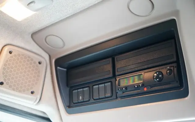 DAF LF 250 / 4X2 / SKRZYNIOWY - 7.30 + HDS HYVA HB 150XE3 / STEROWANIE RADIOWE / ROTATOR / MAX UDŹWIG: 5200 KG / EURO 6 