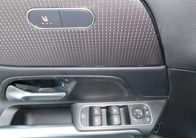 MERCEDES-BENZ GLB 200 d Progressive 8G-DCT