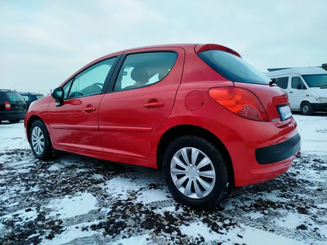 PEUGEOT 207 