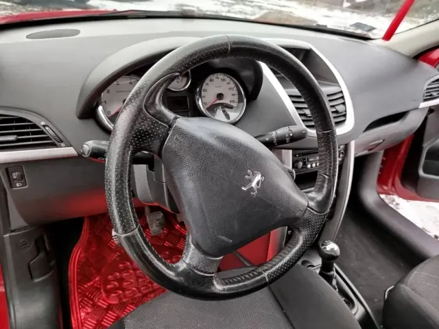 PEUGEOT 207 