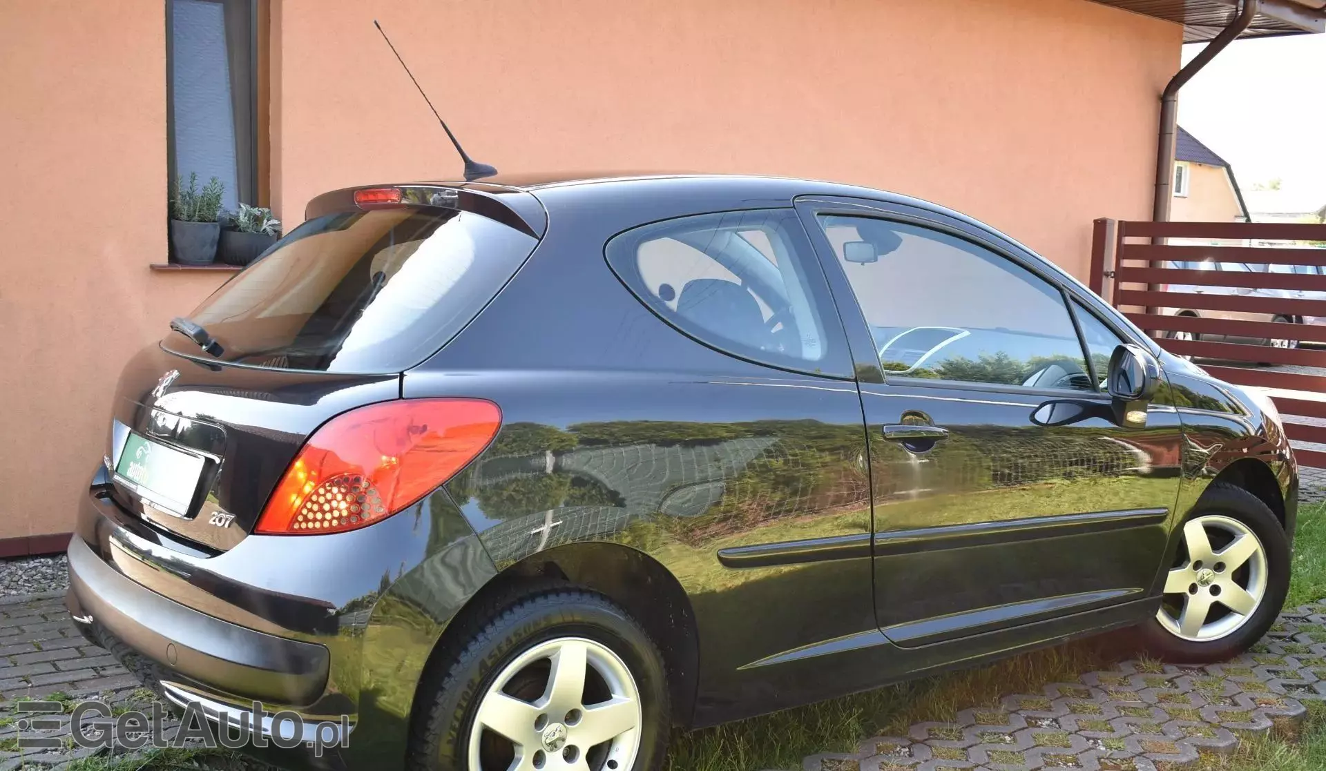 PEUGEOT 207 