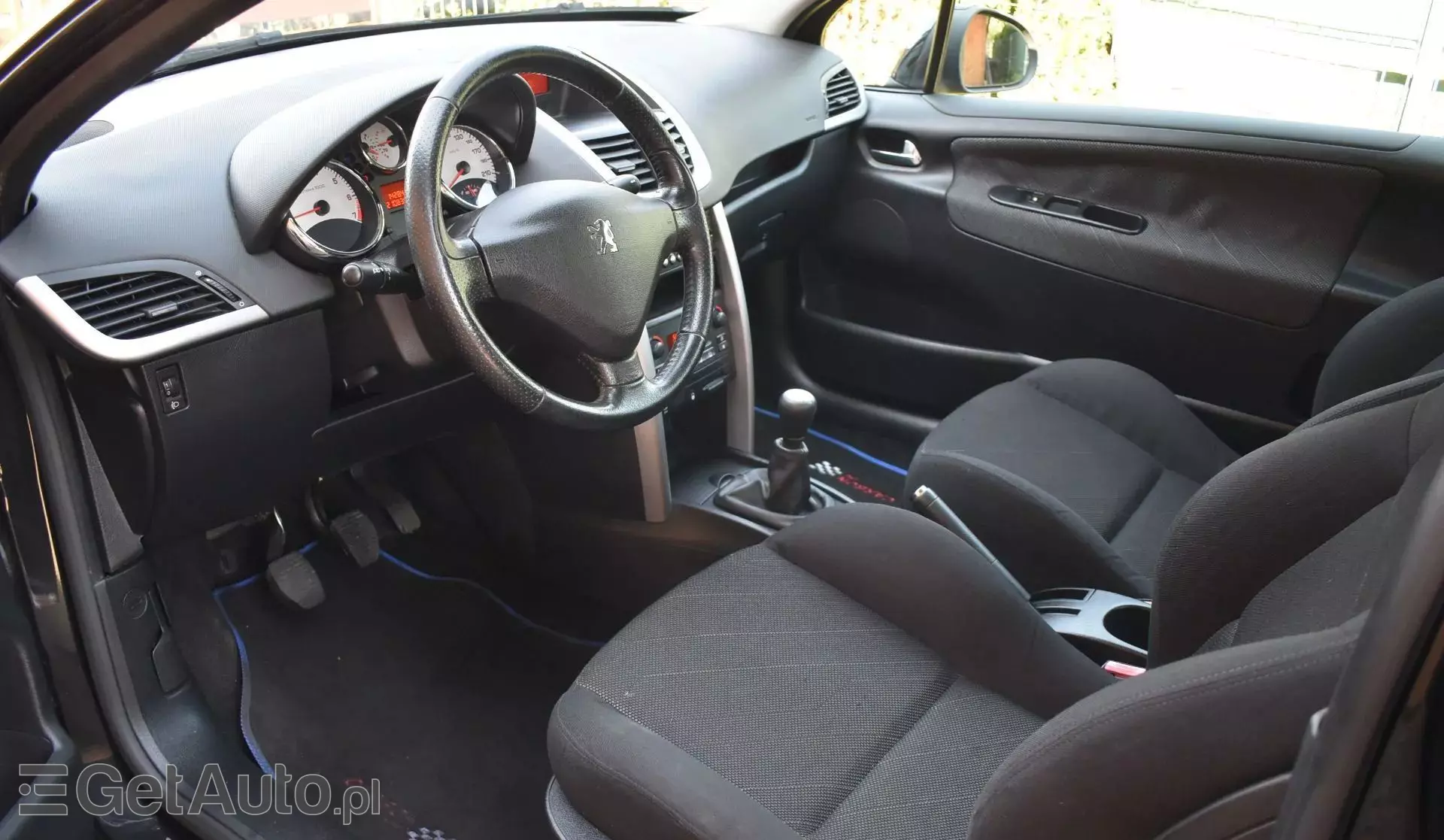 PEUGEOT 207 