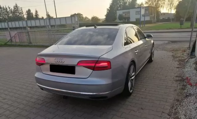 AUDI A8 