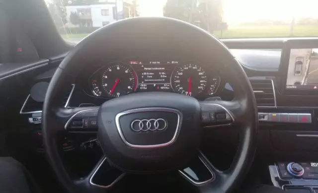 AUDI A8 