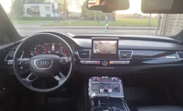 AUDI A8 
