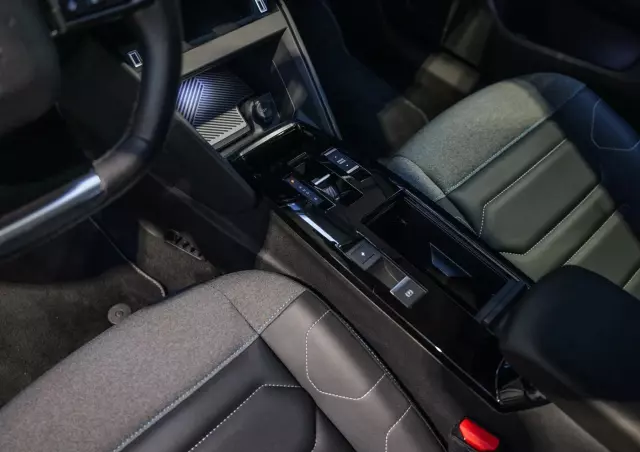 CITROËN C4 E-C4 Shine