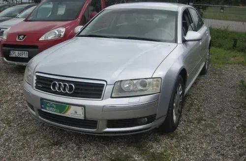 AUDI A8 
