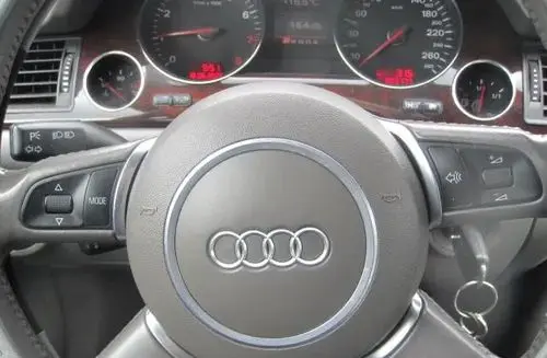 AUDI A8 