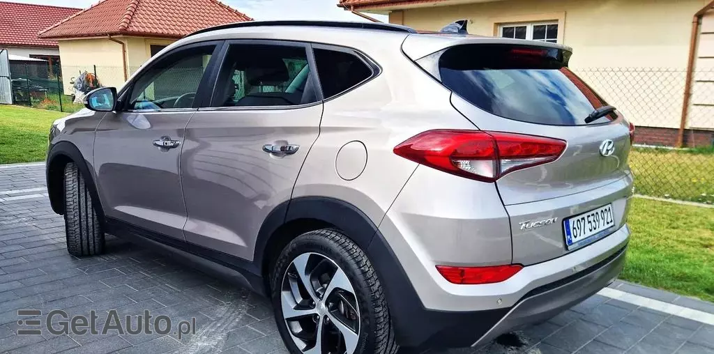 HYUNDAI Tucson 