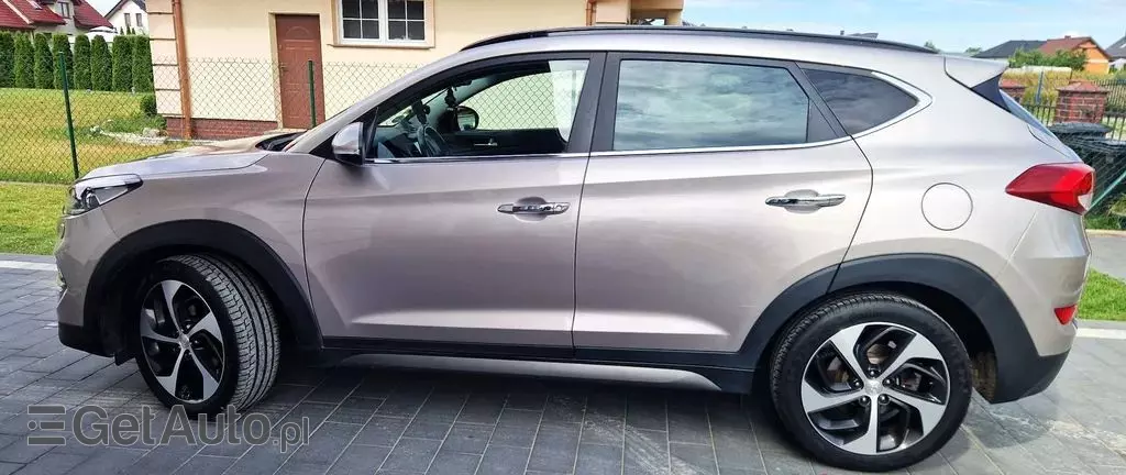 HYUNDAI Tucson 