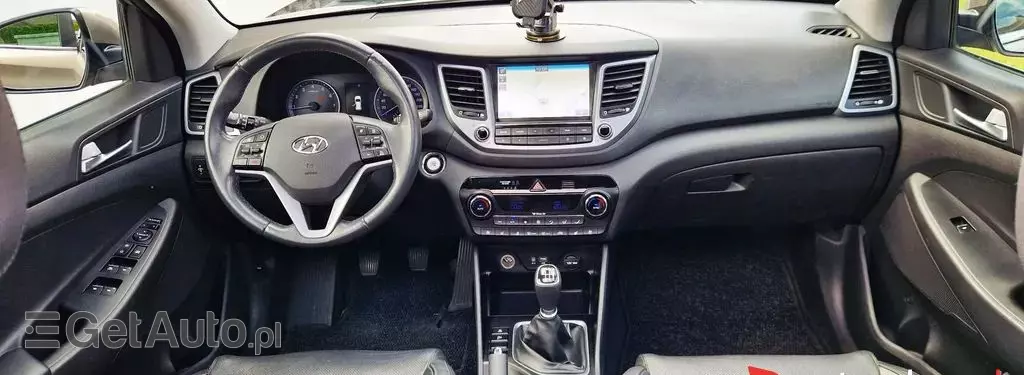 HYUNDAI Tucson 