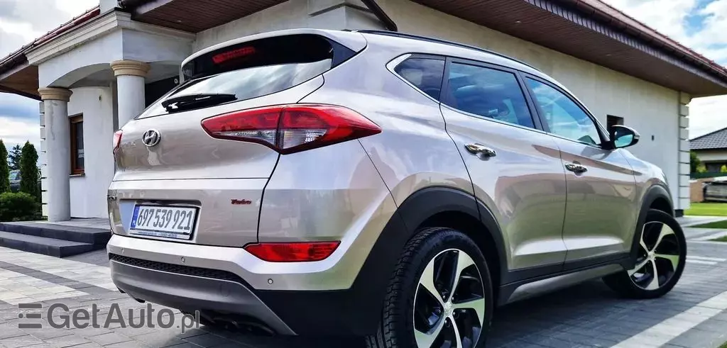 HYUNDAI Tucson 