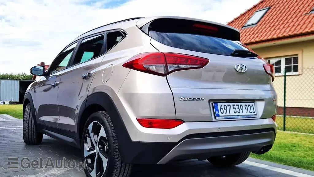 HYUNDAI Tucson 