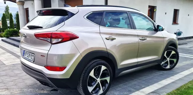 HYUNDAI Tucson 