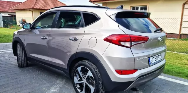 HYUNDAI Tucson 