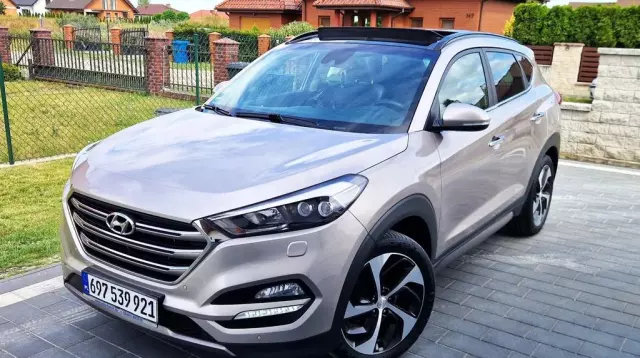 HYUNDAI Tucson 