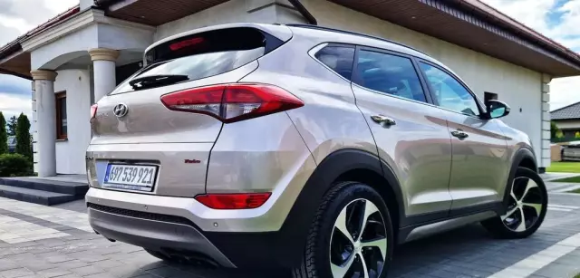 HYUNDAI Tucson 