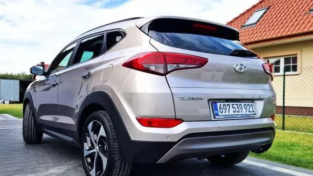 HYUNDAI Tucson 