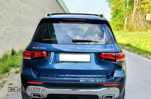 MERCEDES-BENZ GLB 