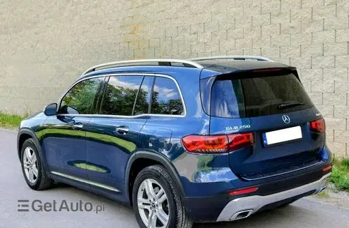 MERCEDES-BENZ GLB 