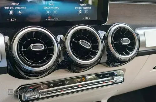 MERCEDES-BENZ GLB 