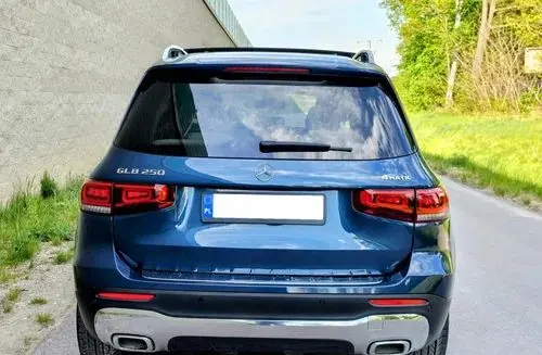 MERCEDES-BENZ GLB 