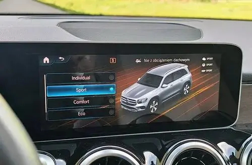 MERCEDES-BENZ GLB 